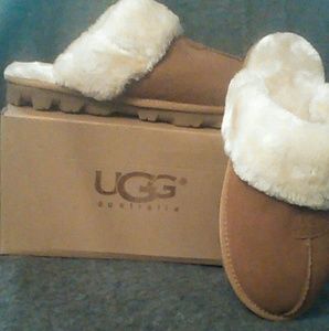 Uggs slippers size 7